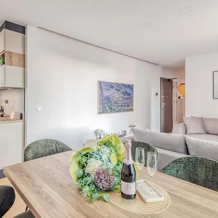 Ventus White Apartment *