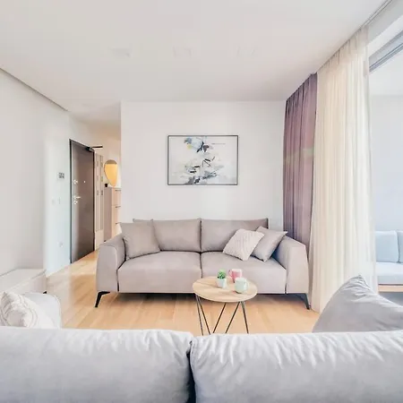 Ventus White Apartment *